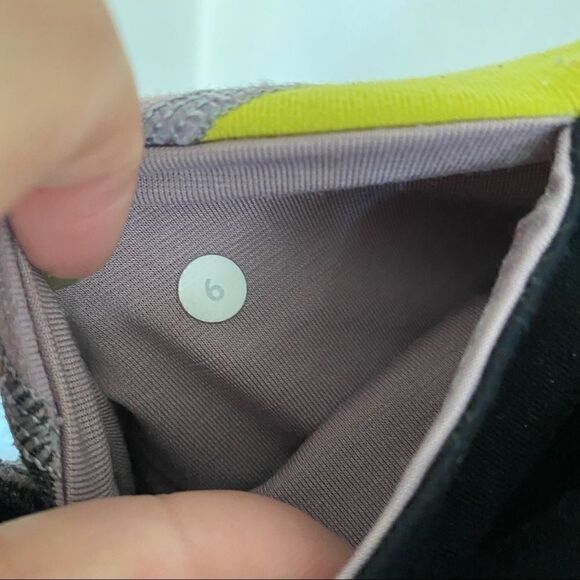 Lululemon wunder under full luon crop reversible black/fa14 quilt 4 Sz 6 - Picture 4 of 5